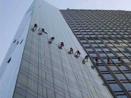 杭州高樓鄂爾多斯幕墻清洗怎樣收費(fèi)